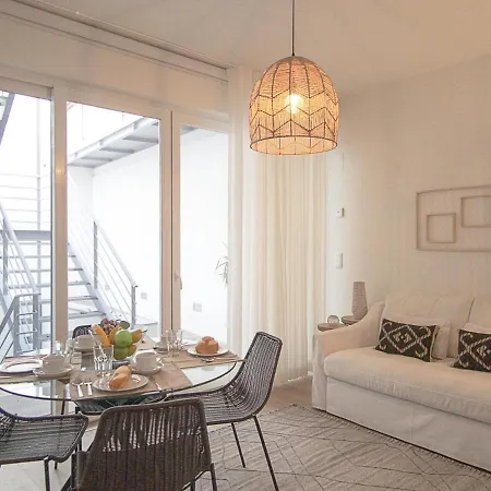 Principe Real Lovely With Ac Appartement